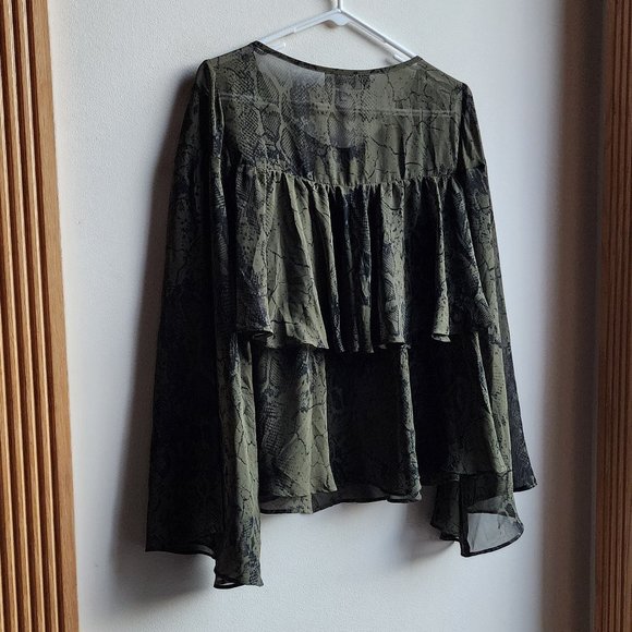Jennifer Lopez Green/Black Reptile Print Ruffled Blouse Size Small - Picture 12 of 14